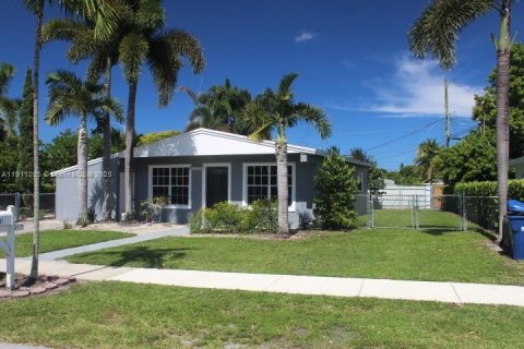 Casa en venta en Miami Gardens, Florida, 2 dormitorios, 74.88 m2 № 1968201 - foto 3