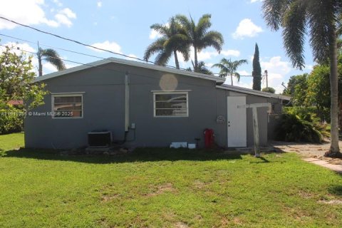 Casa en venta en Miami Gardens, Florida, 2 dormitorios, 74.88 m2 № 1968201 - foto 14