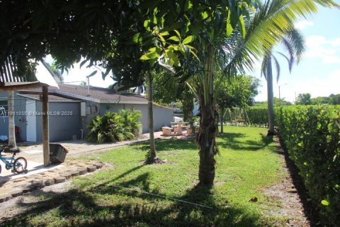 Casa en venta en Miami Gardens, Florida, 2 dormitorios, 74.88 m2 № 1968201 - foto 19
