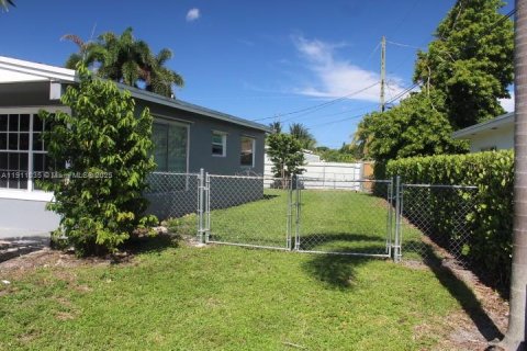 Casa en venta en Miami Gardens, Florida, 2 dormitorios, 74.88 m2 № 1968201 - foto 13