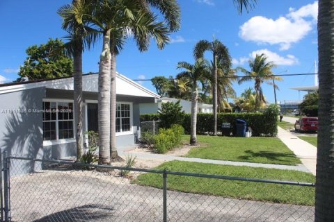 Casa en venta en Miami Gardens, Florida, 2 dormitorios, 74.88 m2 № 1968201 - foto 9