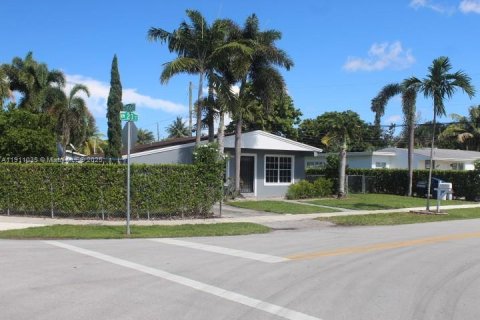 Casa en venta en Miami Gardens, Florida, 2 dormitorios, 74.88 m2 № 1968201 - foto 6