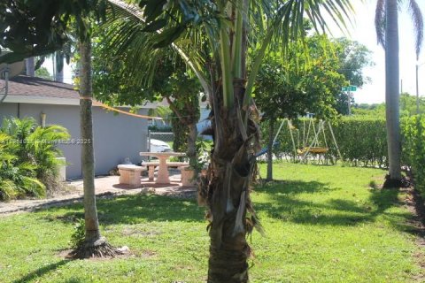 Casa en venta en Miami Gardens, Florida, 2 dormitorios, 74.88 m2 № 1968201 - foto 20