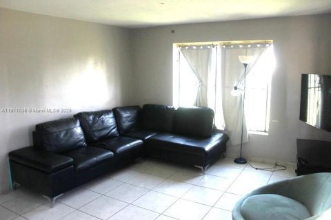 Casa en venta en Miami Gardens, Florida, 2 dormitorios, 74.88 m2 № 1968201 - foto 25