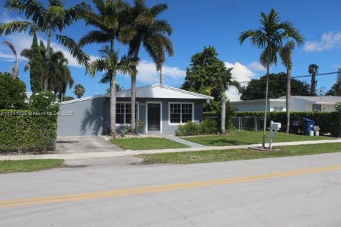 Casa en venta en Miami Gardens, Florida, 2 dormitorios, 74.88 m2 № 1968201 - foto 5