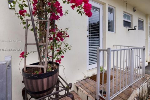 Condo in Miami Beach, Florida № 1920676 - photo 15