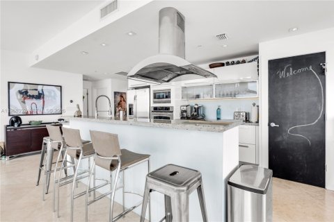 Condo in Miami, Florida, 2 bedrooms  № 2031681 - photo 6