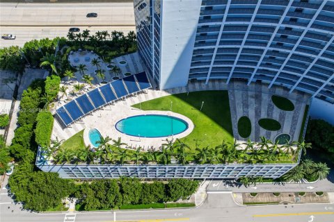 Condo in Miami, Florida, 2 bedrooms  № 2031681 - photo 25