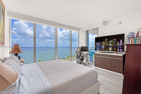 Condo in Miami, Florida, 2 bedrooms  № 2031681 - photo 13
