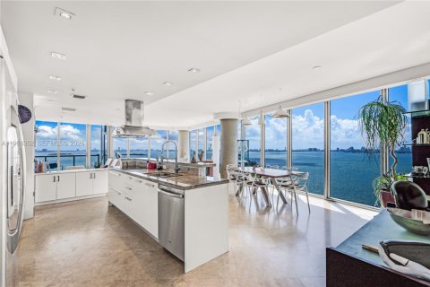 Condo in Miami, Florida, 2 bedrooms  № 2031681 - photo 8