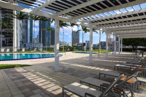 Condo in Miami, Florida, 2 bedrooms  № 2031681 - photo 28