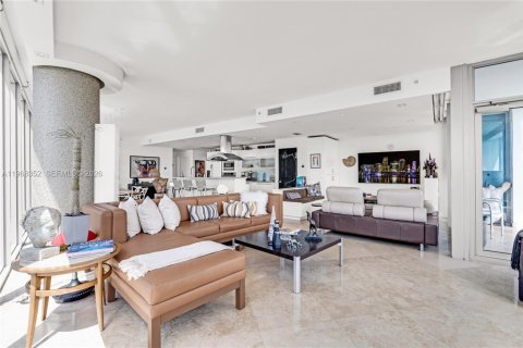 Condo in Miami, Florida, 2 bedrooms  № 2031681 - photo 4