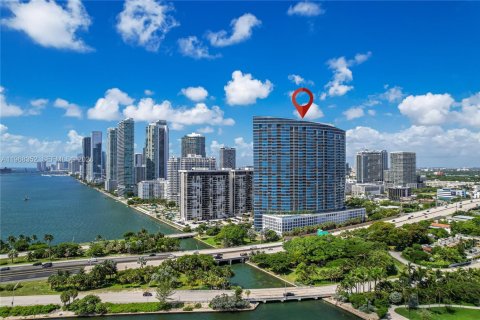 Condo in Miami, Florida, 2 bedrooms  № 2031681 - photo 23