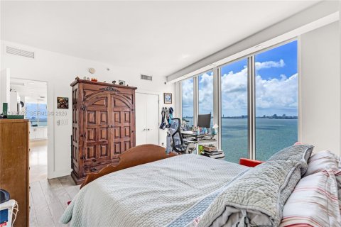 Condo in Miami, Florida, 2 bedrooms  № 2031681 - photo 18