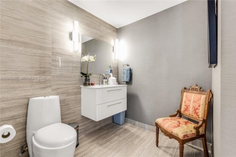 Condo in Miami, Florida, 2 bedrooms  № 2031681 - photo 17