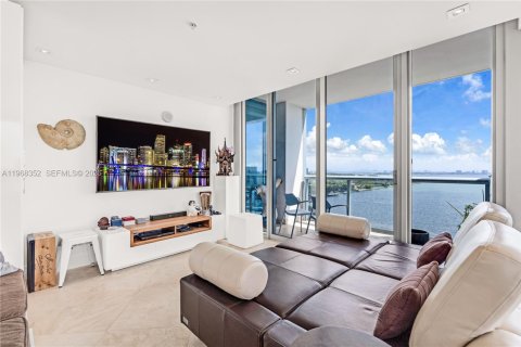 Condo in Miami, Florida, 2 bedrooms  № 2031681 - photo 9