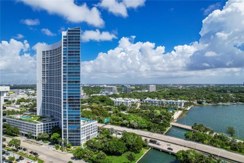 Condo in Miami, Florida, 2 bedrooms  № 2031681 - photo 24