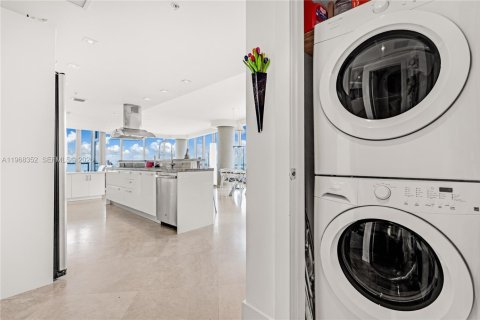 Condo in Miami, Florida, 2 bedrooms  № 2031681 - photo 20