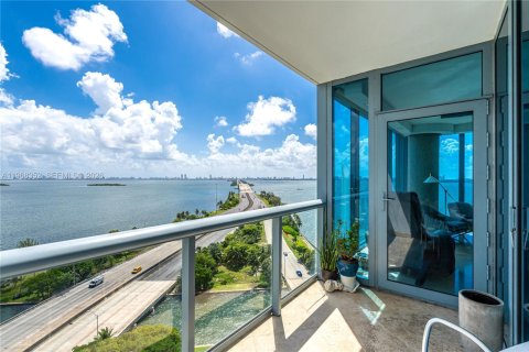 Condo in Miami, Florida, 2 bedrooms  № 2031681 - photo 21