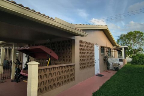 Villa ou maison à vendre à Tamarac, Floride: 3 chambres, 141.49 m2 № 2087139 - photo 16
