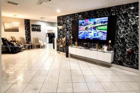 Villa ou maison à vendre à Tamarac, Floride: 3 chambres, 141.49 m2 № 2087139 - photo 2