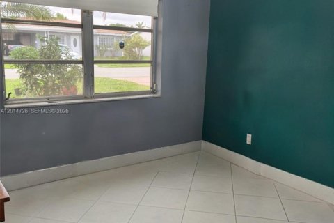 Villa ou maison à vendre à Tamarac, Floride: 3 chambres, 141.49 m2 № 2087139 - photo 13