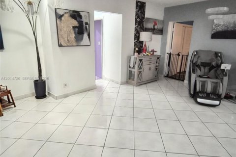 Villa ou maison à vendre à Tamarac, Floride: 3 chambres, 141.49 m2 № 2087139 - photo 4