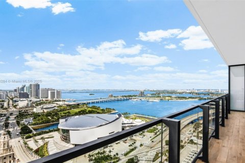 Condo in Miami, Florida, 3 bedrooms  № 1860192 - photo 2
