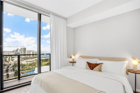 Condo in Miami, Florida, 3 bedrooms  № 1860192 - photo 1