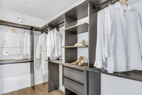Condo in Miami, Florida, 3 bedrooms  № 1860192 - photo 3