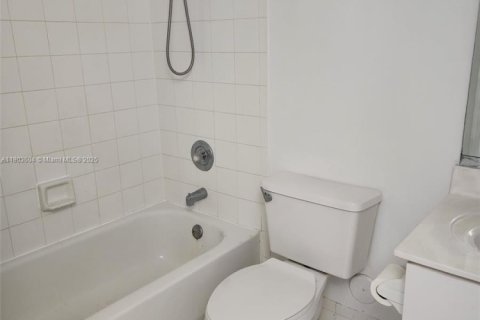 Condominio en venta en Dania Beach, Florida, 2 dormitorios, 94.95 m2 № 2034743 - foto 15