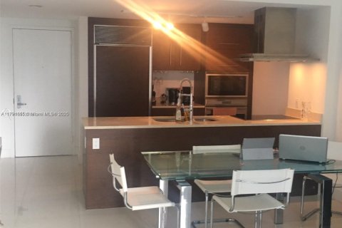 Condo in Miami, Florida, 1 bedroom  № 2241791 - photo 2