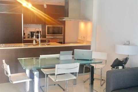Condo in Miami, Florida, 1 bedroom  № 2241791 - photo 4