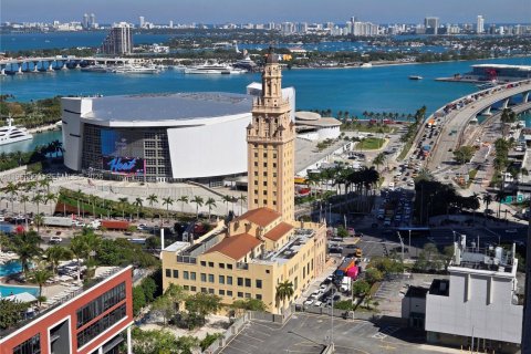 Condominio en alquiler en Miami, Florida, 1 dormitorio, 56.3 m2 № 2052964 - foto 4