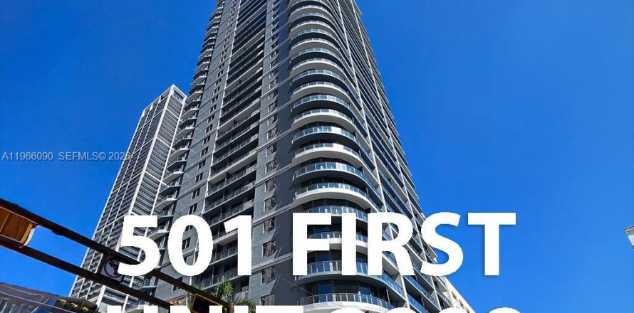 Condominio en Miami, Florida, 1 dormitorio  № 2052964