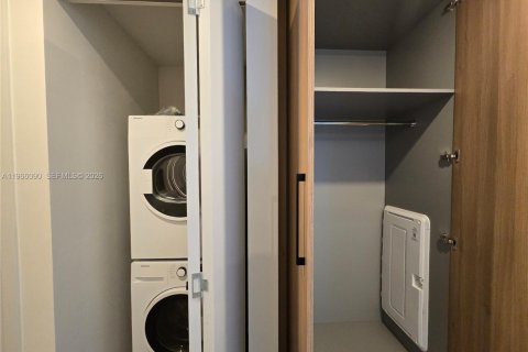 Condominio en alquiler en Miami, Florida, 1 dormitorio, 56.3 m2 № 2052964 - foto 13