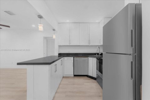 Купить виллу или дом в Майами, Флорида 3 спальни, 77.2м2, № 2020463 - фото 25