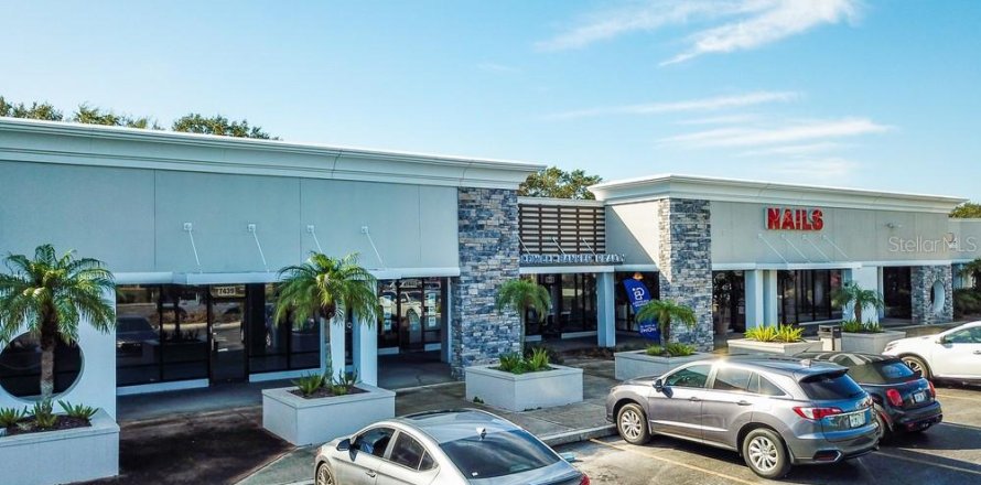 Immobilier commercial à Bradenton, Floride 4373.84 m2 № 1548705