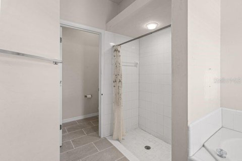 House in Gainesville, Florida 3 bedrooms, 163.42 sq.m. № 2349461 - photo 18