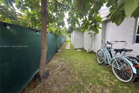 Casa en venta en Miami, Florida, 4 dormitorios, 159.33 m2 № 1892575 - foto 21