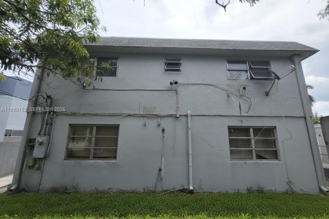 House in Fort Lauderdale, Florida 6 bedrooms, 204.38 sq.m. № 2052078 - photo 16