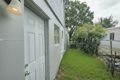 House in Fort Lauderdale, Florida 6 bedrooms, 204.38 sq.m. № 2052078 - photo 13