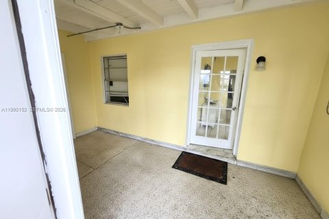 House in Fort Lauderdale, Florida 6 bedrooms, 204.38 sq.m. № 2052078 - photo 2