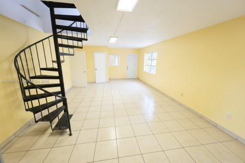 House in Fort Lauderdale, Florida 6 bedrooms, 204.38 sq.m. № 2052078 - photo 3