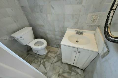 House in Fort Lauderdale, Florida 6 bedrooms, 204.38 sq.m. № 2052078 - photo 12