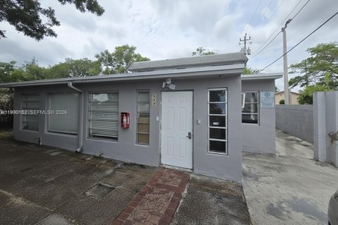 House in Fort Lauderdale, Florida 6 bedrooms, 204.38 sq.m. № 2052078 - photo 1