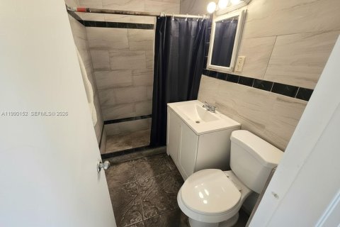 House in Fort Lauderdale, Florida 6 bedrooms, 204.38 sq.m. № 2052078 - photo 5