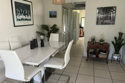 Condo in Deerfield Beach, Florida, 1 bedroom  № 1814730 - photo 9