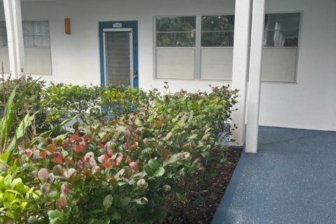 Condo in Deerfield Beach, Florida, 1 bedroom  № 1814730 - photo 1