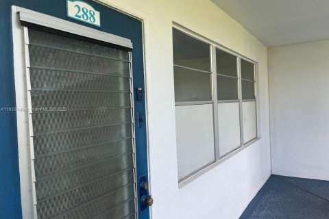 Condo in Deerfield Beach, Florida, 1 bedroom  № 1814730 - photo 3